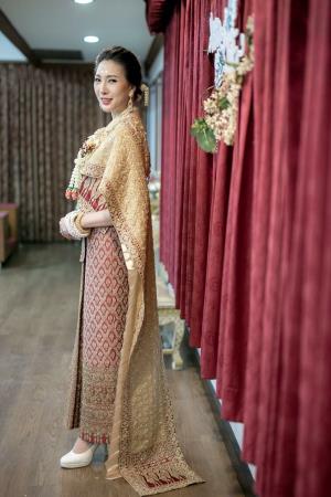 ชุดไทยเจ้าสาว ชุดไทยจักรพรรดิ์ เช่าที่แบมบี้ เวดดิ้ง ห้วยขวาง